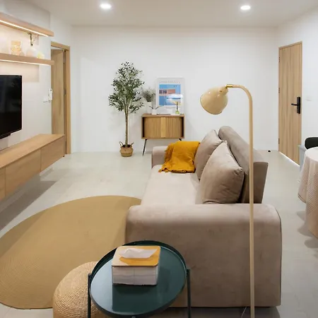 Peaceful Townhouse In Sathorn Near Saint Louis Bts Apartment